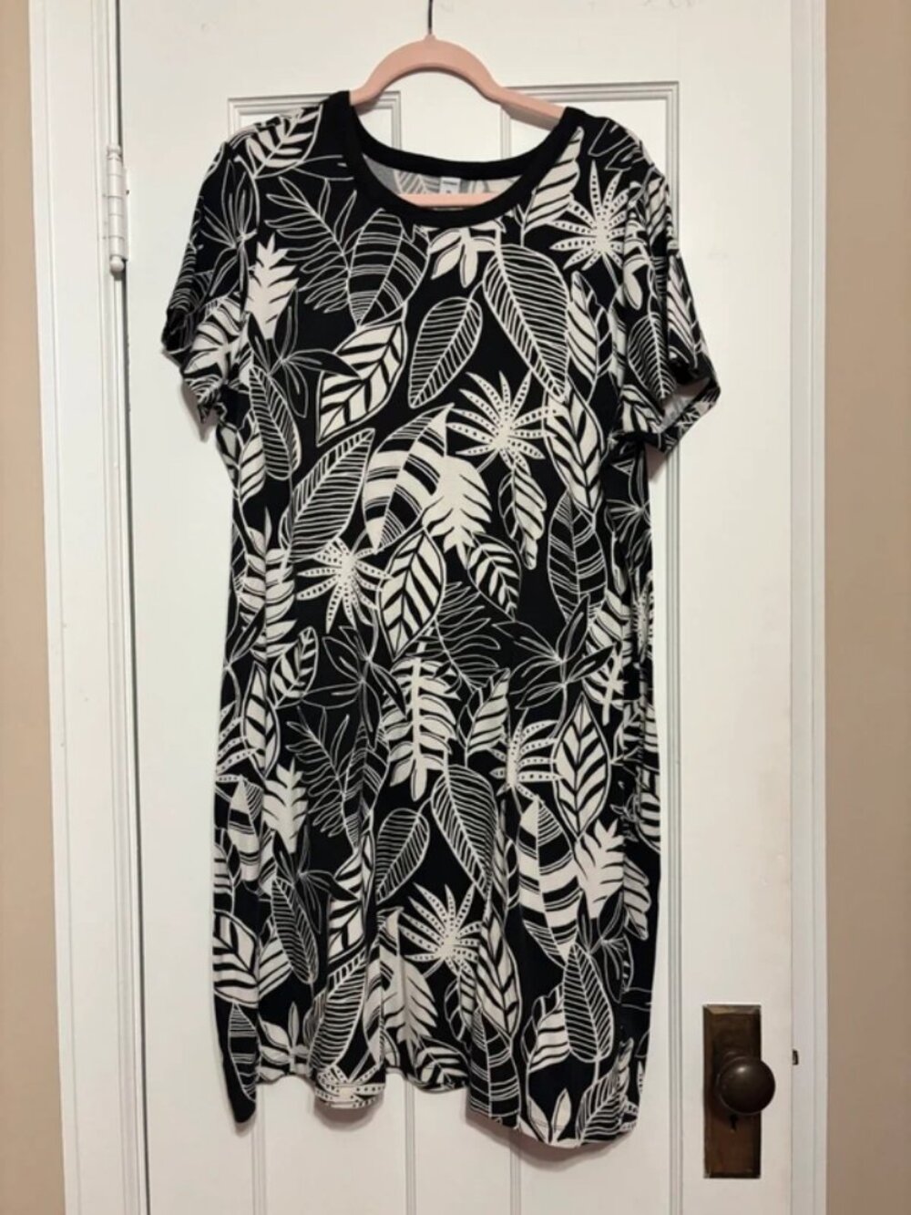 Womens plus size xxl black and white tropical print dress
